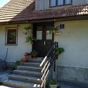 https://kuca-za-odmor-lesnica.primorje-gorskikotar.com