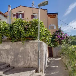 https://studio-mali-losinj-15050a.primorje-gorskikotar.com
